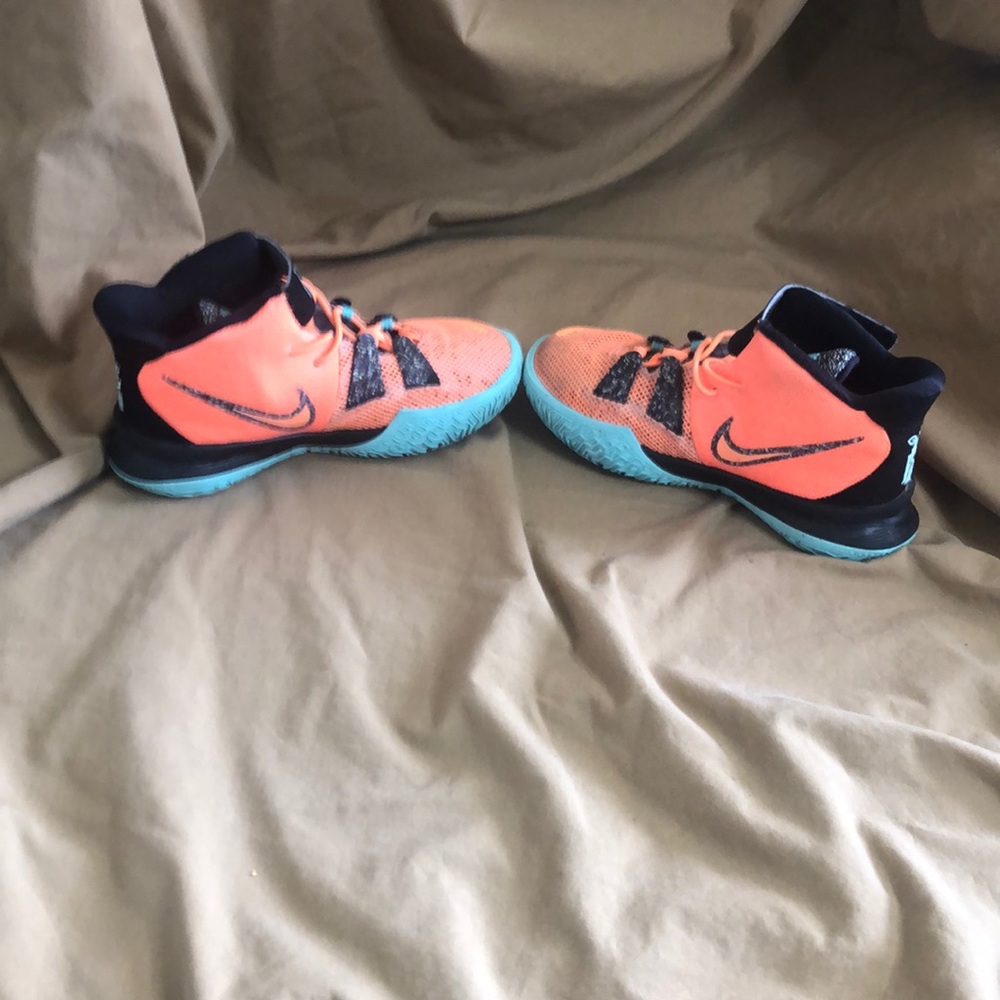 Kyrie - Picture 7 of 9